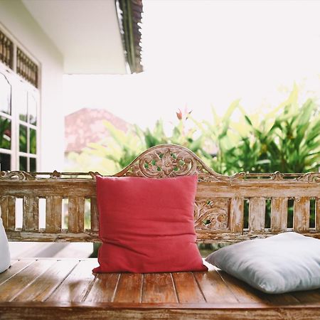 Swan House Canggu Hotel Kültér fotó